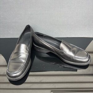 Eddie Bauer Leather Slip Ons Loafer Made in Italy Classic Minimalist Size 7M